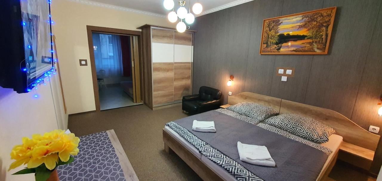 Szlavi Apartman Бая Экстерьер фото
