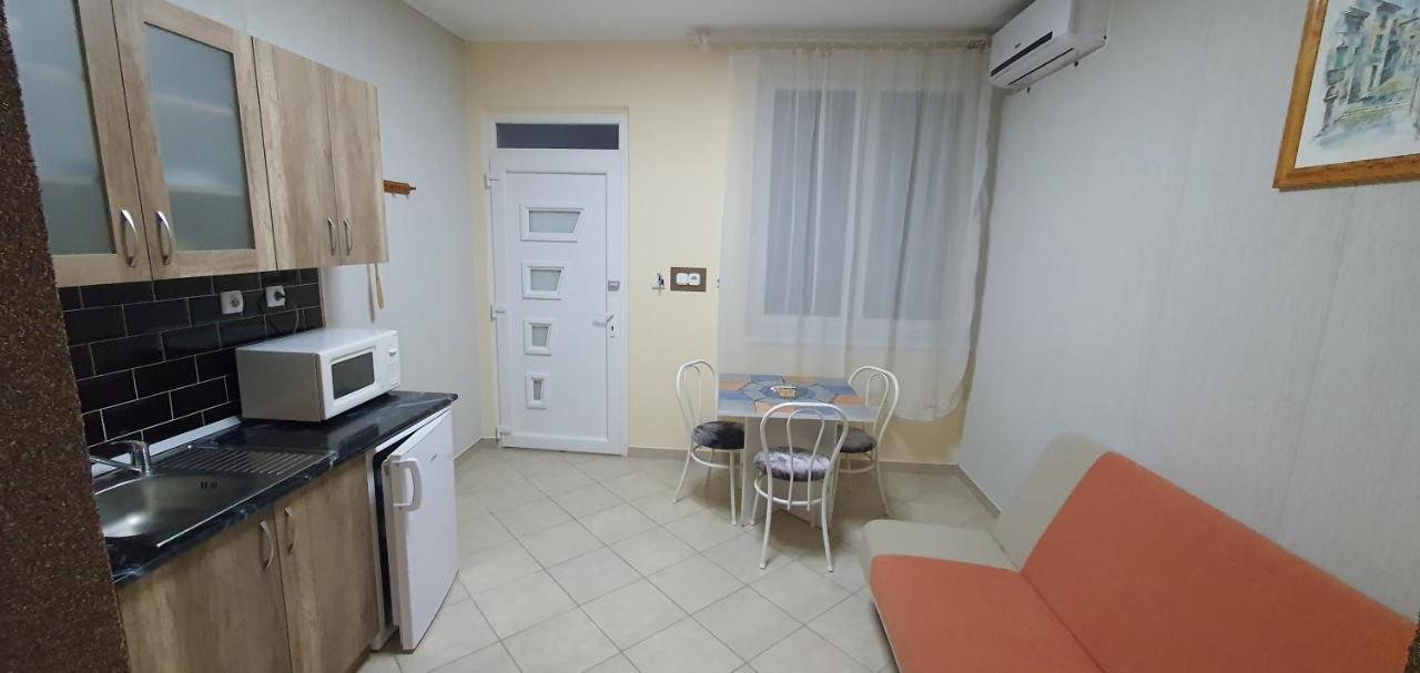 Szlavi Apartman Бая Экстерьер фото