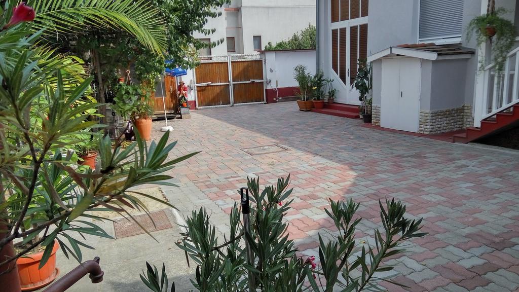 Szlavi Apartman Бая Экстерьер фото