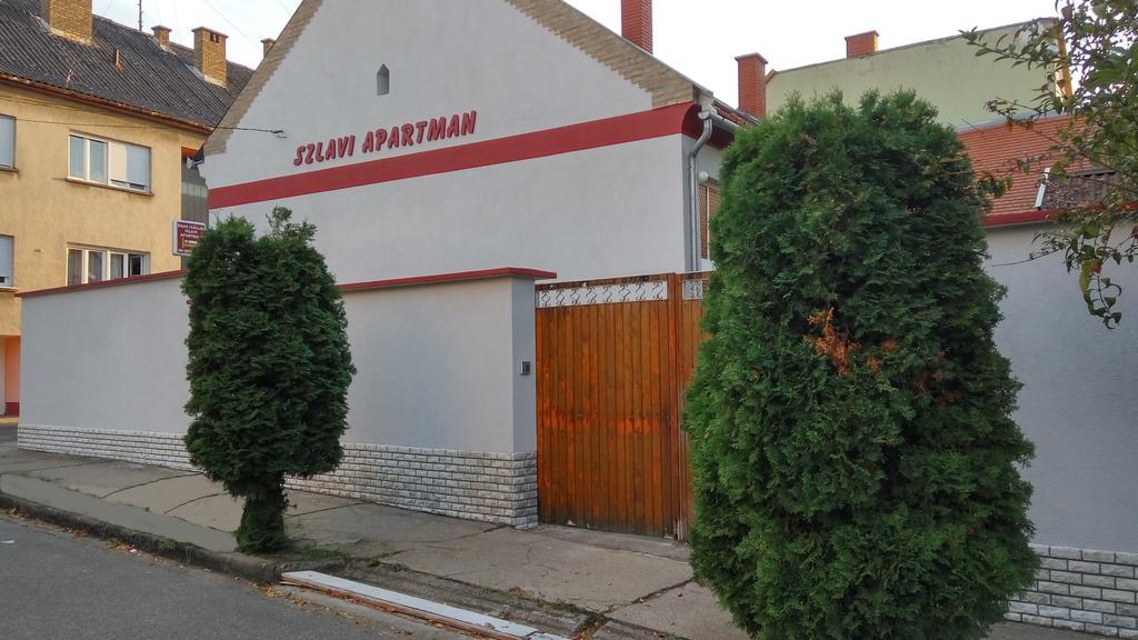 Szlavi Apartman Бая Экстерьер фото
