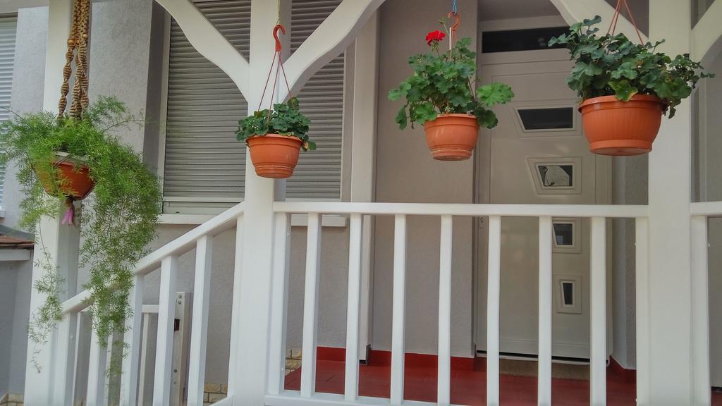 Szlavi Apartman Бая Экстерьер фото