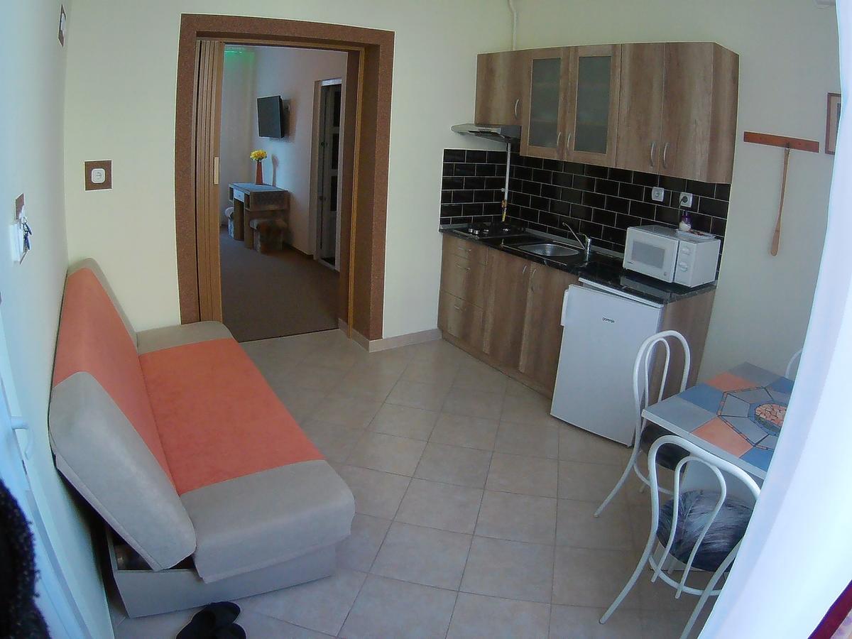 Szlavi Apartman Бая Экстерьер фото