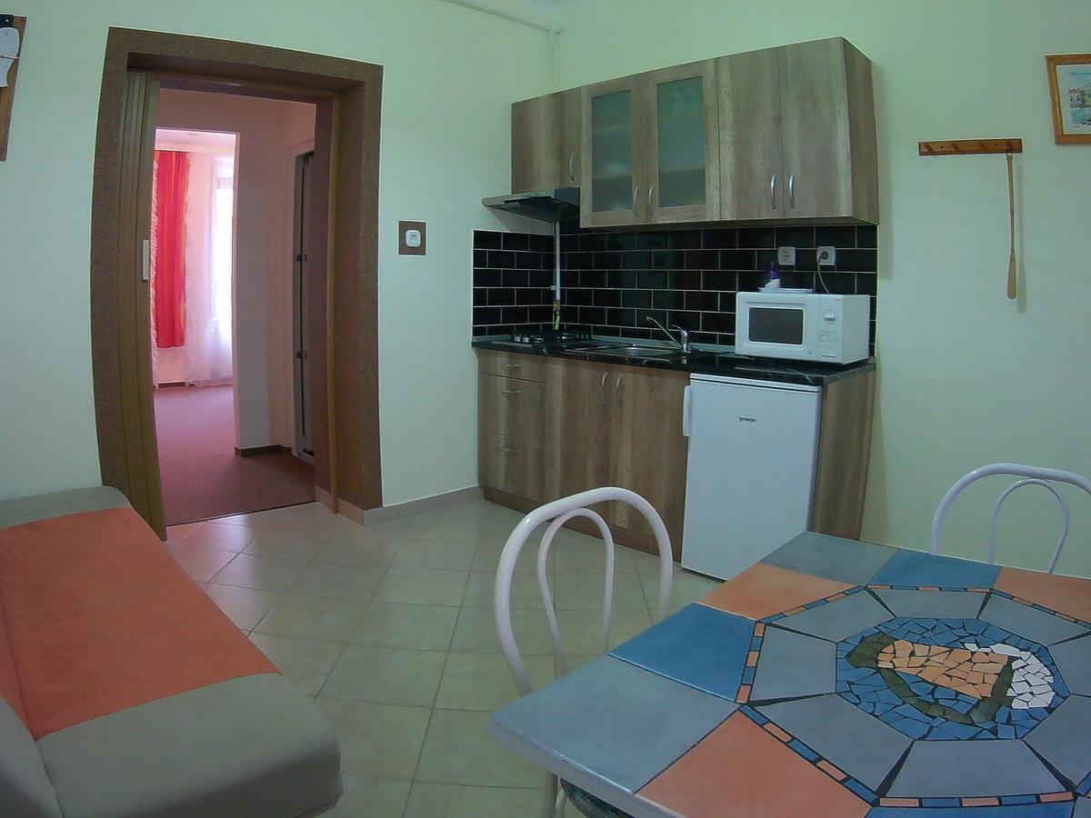 Szlavi Apartman Бая Экстерьер фото